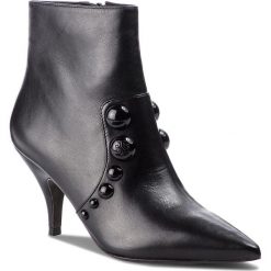 Botki TORY BURCH - 50743 Perfect Black 006. Czarne botki Tory Burch, z aplikacjami, ze skóry, bez obcasa, na obcasie, bez zapięcia. W wyprzedaży za 1,089.00 zł.