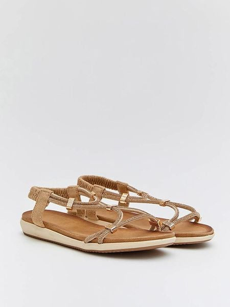 Bellucci Sandały w kolorze złotym rozmiar: 39. Żółte sandały Bellucci, bez wzorów, klasyczne, z otwartym noskiem, bez obcasa, bez zapięcia. Za 114.44 zł.