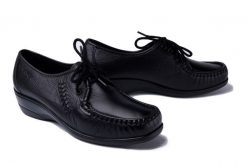 SOLO 065 SZ czarny 2, półbuty mokasyny damskie sznurowane. Czarne mokasyny Solo, bez wzorów, ze skóry, bez obcasa. Za 244.90 zł.
