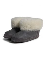 Kaiser Naturfellprodukte Kapcie wełniane "Göteborg" w kolorze szarym rozmiar: 42. Szare obuwie domowe Kaiser Naturfellprodukte, bez wzorów, z wełny, bez zapięcia. Za 305.29 zł.