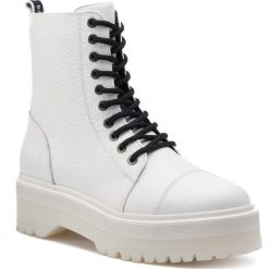Botki BRONX - 47183-G BX 1572 White 4. Białe botki Bronx, bez wzorów, z materiału, bez obcasa, bez zapięcia. W wyprzedaży za 369.00 zł.