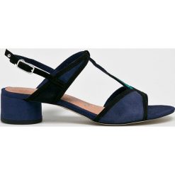 Tamaris - Sandały. Czerwone sandały Tamaris, bez wzorów, z materiału, bez obcasa, na obcasie, bez zapięcia. W wyprzedaży za 159.90 zł.