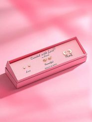 Created with Love 3-częściowy zestaw kolczyków-wkrętek "Glimmer" rozmiar: onesize. Białe kolczyki Created with Love, z cyrkonią, z mosiądzu. Za 56.99 zł.