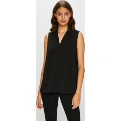 Calvin Klein - Top. Czarne topy Calvin Klein, bez wzorów, z elastanu, bez kołnierzyka, bez ramiączek. W wyprzedaży za 219.90 zł.