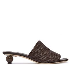 Klapki Weekend Max Mara. Czarne klapki Weekend Max Mara, bez wzorów, bez obcasa. Za 1,779.00 zł.