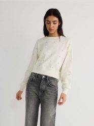 Bawełniana bluza z aplikacjami - złamana biel. Bluzy Reserved, l, z aplikacjami, z bawełny, bez kaptura. W wyprzedaży za 49.99 zł.