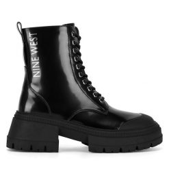 Trzewiki Nine West. Czarne botki Nine West, bez wzorów, bez obcasa, na płaskiej podeszwie, bez zapięcia. Za 279.99 zł.