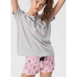 Dwuczęściowa piżama Just chill - Jasny szary. Piżamy Sinsay. Za 39.99 zł.