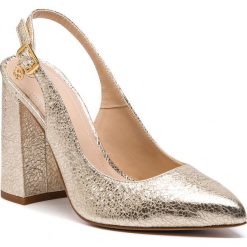Sandały SOLO FEMME - 14122-8A-I67/000-05-00 Złoty. Żółte sandały Solo Femme, z aplikacjami, ze skóry, eleganckie, bez obcasa, na obcasie, bez zapięcia. W wyprzedaży za 279.00 zł.