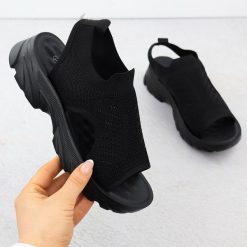 Sandały damskie zabudowane czarne Potocki TO90302. Czarne sandały POTOCKI, bez wzorów, z tkaniny, sportowe, bez obcasa, bez zapięcia. Za 109.99 zł.