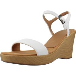 Sandały UNISA RITA NTO Biały. Białe sandały Unisa, bez wzorów, ze skóry, sportowe, bez obcasa, bez zapięcia. Za 351.99 zł.