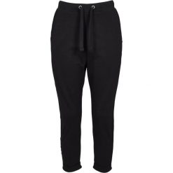 Spodnie Damskie Frotte Z Odkrytymi Krawędziami. Czarne spodnie dresowe Urban Classics, xl, bez wzorów. Za 92.99 zł.
