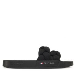 Klapki Tommy Jeans. Czarne klapki Tommy Jeans, bez wzorów, z jeansu, bez obcasa. Za 139.99 zł.