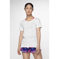 T-shirt damski TSD016 - biały. Białe t-shirty 4f, bez wzorów, bez kołnierzyka, bez ramiączek. W wyprzedaży za 34.99 zł.