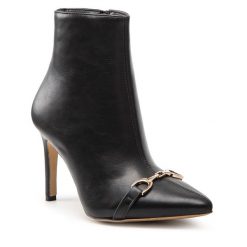Botki DeeZee. Czarne botki DeeZee, bez wzorów, bez obcasa, na szpilce, bez zapięcia. Za 219.99 zł.