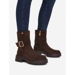 Botki Beverly Hills Polo Club. Brązowe botki Beverly Hills Polo Club, bez wzorów, bez obcasa, na płaskiej podeszwie, bez zapięcia. Za 329.99 zł.