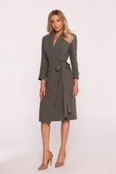 Elegancka sukienka ołówkowa kopertowa z wiązaniem khaki. Brązowe sukienki Stylove, do pracy, xxl, bez wzorów, biznesowe, bez kołnierzyka, bez ramiączek, kopertowe. Za 449.00 zł.