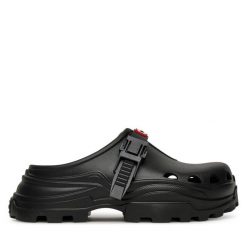 Klapki Hunter. Czarne klapki Hunter, bez wzorów, bez obcasa. Za 139.99 zł.