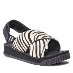Sandały Shaka. Białe sandały Shaka, bez wzorów, bez obcasa, na płaskiej podeszwie, bez zapięcia. Za 419.99 zł.