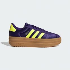 Buty VL Court Bold Junior. Fioletowe obuwie sportowe Adidas, bez zapięcia, na jogę i pilates. Za 279.00 zł.