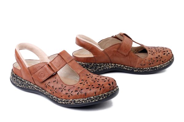 RIEKER 46397-22 brown, sandały damskie. Brązowe sandały Rieker, w ażurowe wzory, bez obcasa, bez zapięcia. Za 244.93 zł.