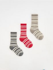 Skarpetki z domieszką wełny 3 pack - szary. Szare skarpety Reserved, bez wzorów, z wełny. W wyprzedaży za 15.99 zł.