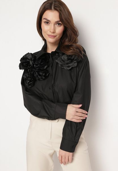 Czarna Koszula z Ozdobnymi Naszytymi Kwiatami Ernna. Czarne koszule Born2be, s, bez wzorów, eleganckie, bez kołnierzyka, bez ramiączek. Za 94.99 zł.