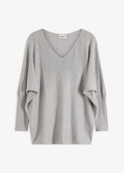 Sweter z cienkiej dzianiny z rękawami typu nietoperz i kryształkami. Czarne swetry bonprix, z aplikacjami, z dzianiny, bez ramiączek. Za 169.99 zł.