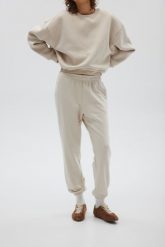 Spodnie dresowe w kolorze OAT - JOLLY-XS. Brązowe spodnie dresowe Marsala, xs, bez wzorów, z bawełny. Za 249.90 zł.