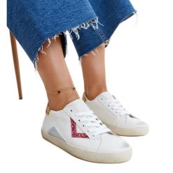 Białe sneakersy z efektem ,,znoszenia'' Gombola. Białe trampki bez wzorów, bez zapięcia. Za 101.26 zł.