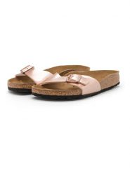 Birkenstock Klapki "Madrid" w kolorze różowozłotym rozmiar: 38. Różowe klapki Birkenstock, bez wzorów, z otwartym noskiem, bez obcasa. Za 319.45 zł.