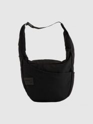 4F Torba na ramię - czarna Uniwersalny. Czarne torby na ramię 4f, bez wzorów, na ramię, bez dodatków. Za 129.99 zł.