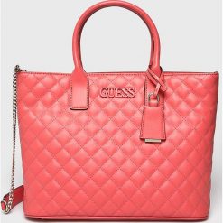Guess Jeans - Torebka. Czarne torby na ramię Guess Jeans, z aplikacjami, z bawełny, casualowe, do ręki, duże, bez dodatków. W wyprzedaży za 429.90 zł.