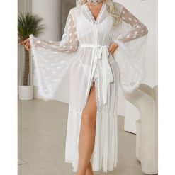 Szlafrok maxi z lekkiego materiału z długimi rękawami Oketa. Czerwone szlafroki Intica, s, z aplikacjami, z materiału, bez ramiączek, bez kaptura. Za 139.00 zł.