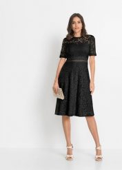 Sukienka koronkowa z szydełkową wstawką. Czarne sukienki bonprix, bez wzorów, z koronki, bez kołnierzyka, bez ramiączek. Za 199.99 zł.