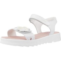 Sandały PABLOSKY 431400P Biały. Białe sandały PABLOSKY, bez wzorów, ze skóry, bez obcasa, bez zapięcia. Za 230.99 zł.