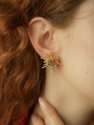 Pierres delicates Pozłacane kolczyki-wkrętki z prehnitami rozmiar: onesize. Żółte kolczyki Pierres delicates, z prehnitem, pozłacane. Za 65.85 zł.