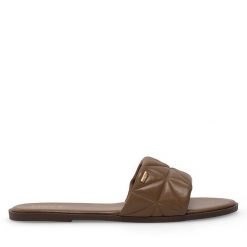 Klapki MEXX. Brązowe klapki Mexx, bez wzorów, bez obcasa. Za 59.99 zł.