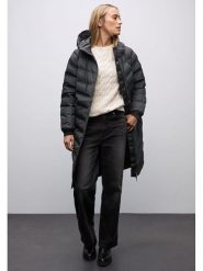 Street One Płaszcz pikowany w kolorze granatowym rozmiar: 34. Niebieskie płaszcze Street One, bez wzorów, bez kaptura. Za 397.83 zł.