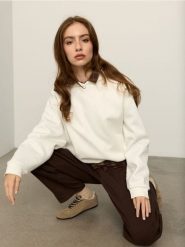 Bluza hoodie z bawełną - kremowy. Białe bluzy Sinsay, l, bez wzorów, z bawełny, bez kaptura. Za 49.99 zł.