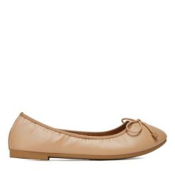 Baleriny DeeZee. Brązowe baleriny DeeZee, bez wzorów, bez obcasa. Za 59.99 zł.