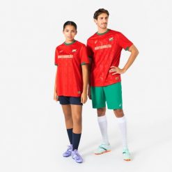 Koszulka piłkarska Węgry 2026 dla kibiców. Czerwone bluzki KIPSTA, m, bez wzorów, z materiału, sportowe, bez kołnierzyka, bez ramiączek. Za 44.99 zł.