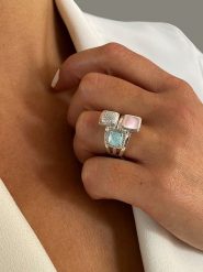 Les Petites Précieuses Srebrny pierścionek z chalcedonem i cyrkoniami rozmiar: 52. Szare pierścionki Les Petites Précieuses, z cyrkonią, srebrne. Za 304.99 zł.