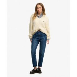 Damski oversize sweter z dekoltem w kształcie V Superdry. Białe swetry Superdry, na zimę, bez wzorów, bez ramiączek. Za 288.40 zł.