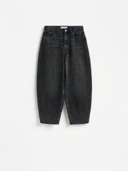 Jeansy barrel leg - czarny. Czarne jeansy Reserved, bez wzorów. Za 129.99 zł.
