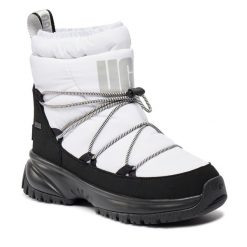 Śniegowce Ugg. Białe trapery i śniegowce UGG. Za 849.99 zł.