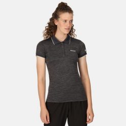 Damska koszulka turystyczna polo Remex II. Szare koszulki polo Regatta, bez wzorów, z materiału, bez kołnierzyka, bez ramiączek. W wyprzedaży za 151.99 zł.
