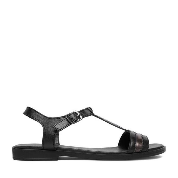 Sandały Lasocki. Czarne sandały Lasocki, bez wzorów, bez obcasa, na płaskiej podeszwie, bez zapięcia. Za 149.99 zł.