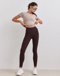 Damskie legginsy z wysokim stanem, squat proof, z kieszeniami Sense czekoladowe. Brązowe legginsy AIM'N, xl, bez wzorów, z elastanu, z podwyższonym stanem, na fitness i siłownię. Za 348.00 zł.