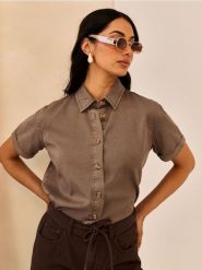 Bawełniana koszula jeansowa - brązowy. Brązowe koszule Sinsay, l, bez wzorów, z bawełny, bez kołnierzyka, bez ramiączek. Za 49.99 zł.